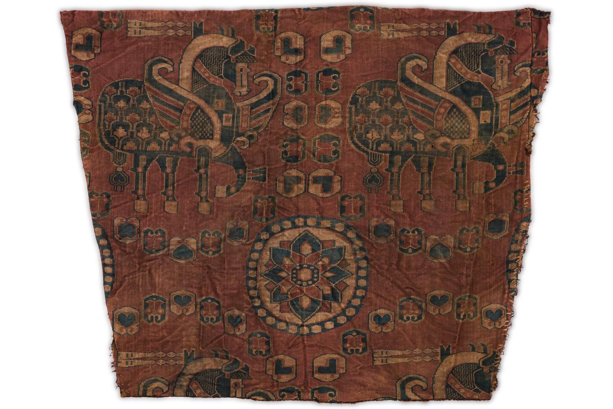 날개 달린 말과 연속 구슬무늬 직물 대표이미지